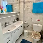 Bratis House Apartment *