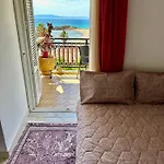 Bratis House Apartment *