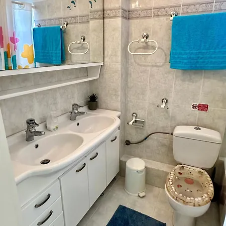 Bratis House Apartment *