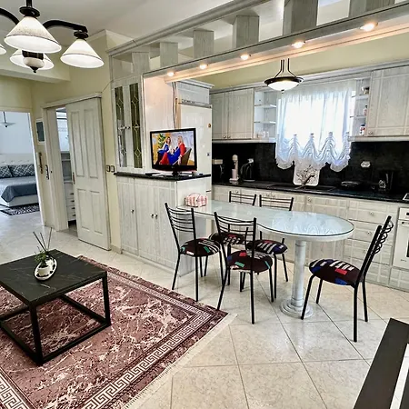 Apartment Bratis House *