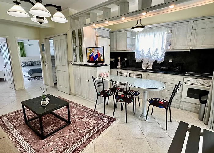 公寓 Bratis House *